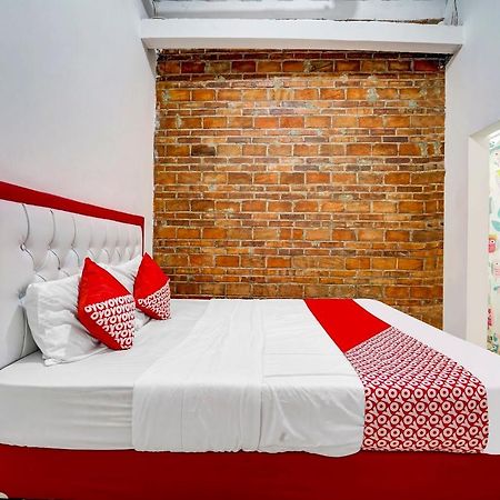 Super Oyo 91173 Guesthouse King Puntodewo Pakualaman Kültér fotó