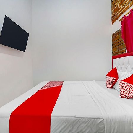Super Oyo 91173 Guesthouse King Puntodewo Pakualaman Kültér fotó