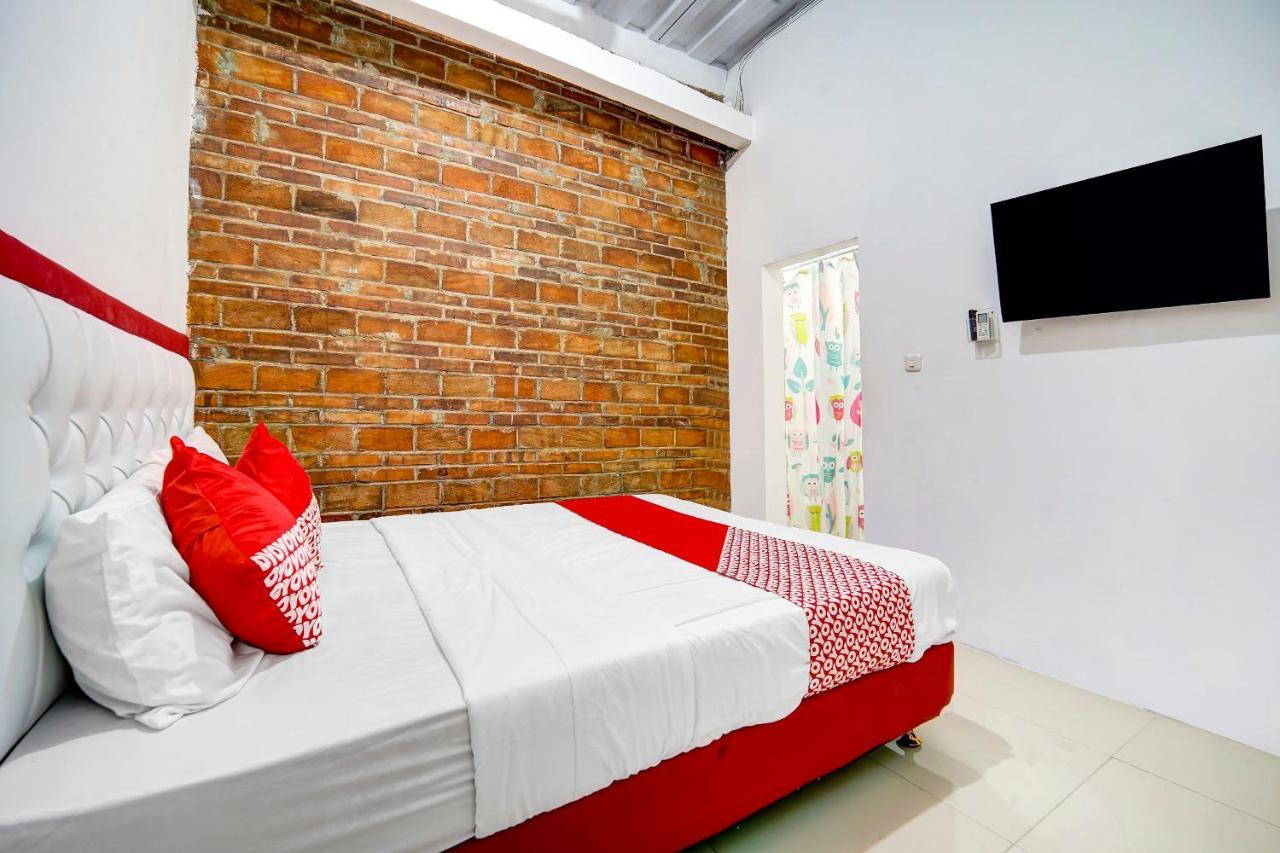 Super Oyo 91173 Guesthouse King Puntodewo Pakualaman Kültér fotó